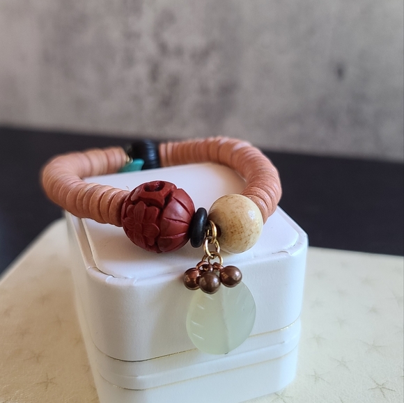 Vintage Beaded Stretchy Bracelet - Picture 2 of 10